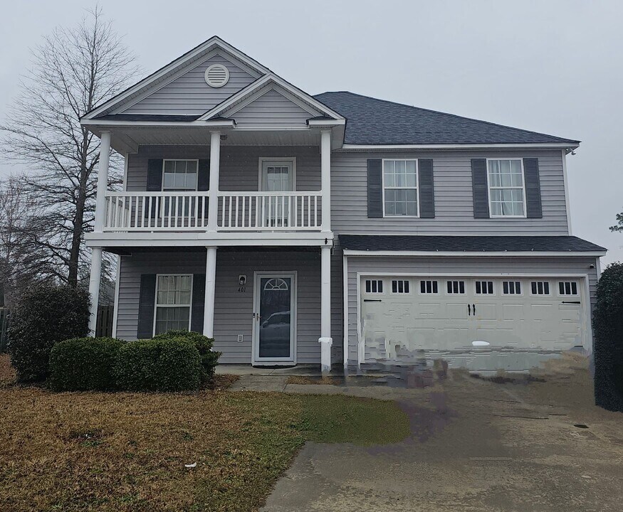 401 Grand National Ln in Elgin, SC - Building Photo