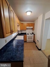 528 Hart Ln in Philadelphia, PA - Building Photo - Building Photo