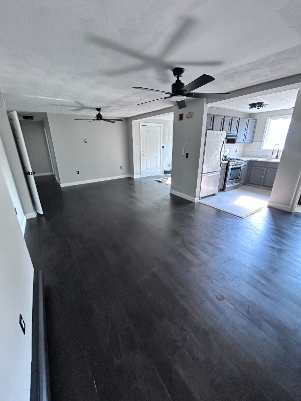 102 Laurens St