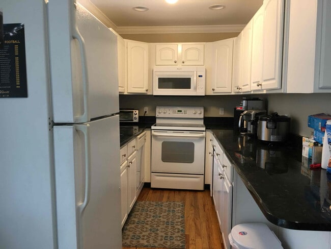 107 Virgil St in Stamford, CT - Building Photo - Building Photo