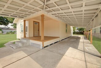 1118 Cypress St in Baytown, TX - Building Photo - Building Photo
