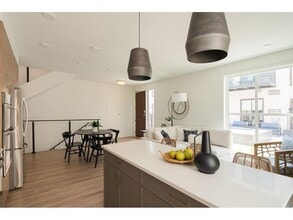 7 West Dr in Excelsior, MN - Building Photo - Building Photo