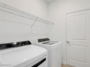 14279 Winding Cedar Wy in Ft. Myers, FL - Foto de edificio - Building Photo