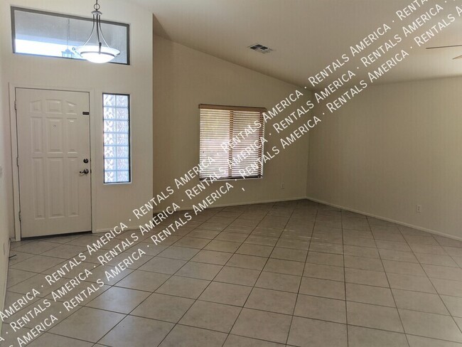 9125 West Riverside Avenue in Tolleson, AZ - Building Photo - Building Photo