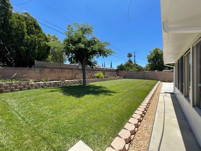 23370 Schoolcraft St