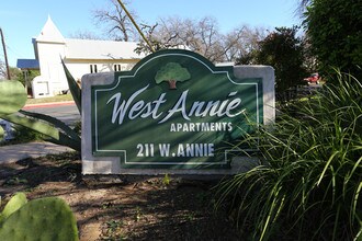 West Annie Apartments in Austin, TX - Foto de edificio - Building Photo