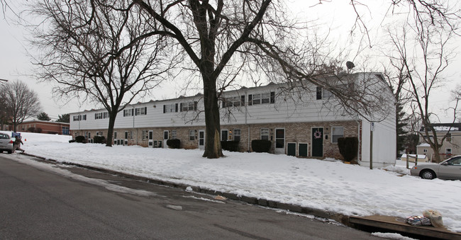 Parklane Townhomes in Baltimore, MD - Building Photo - Building Photo