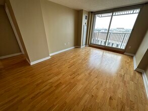 10 Museum Way in Cambridge, MA - Foto de edificio - Building Photo