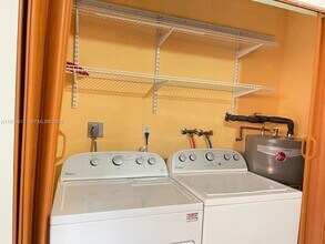 5901 W 18th Ct in Hialeah, FL - Foto de edificio - Building Photo