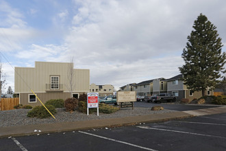 Mountain High Apartments in Sisters, OR - Building Photo - Building Photo