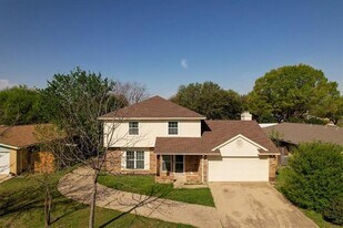 6925 Red Fox Trail in Fort Worth, TX - Building Photo