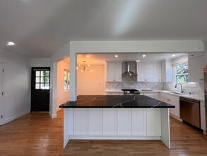 6641 Glade Ave, Unit 6641 Glade Ave. in Woodland Hills, CA - Foto de edificio - Building Photo