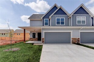 17617 Hampton Park Dr, Unit A in Edmond, OK - Building Photo