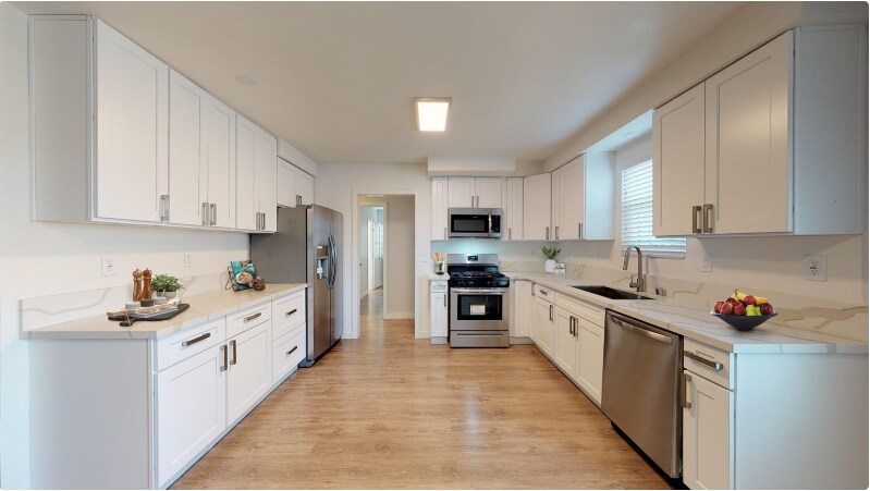5060 Hazeltine Ave in Los Angeles, CA - Building Photo