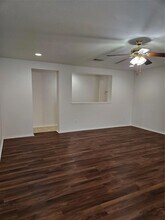 1124 Hyde Park Dr in Round Rock, TX - Foto de edificio - Building Photo