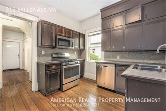 312 Valley Ave NW in Grand Rapids, MI - Building Photo - Building Photo