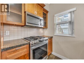 7388 Macpherson Ave in Burnaby, BC - Building Photo - Building Photo