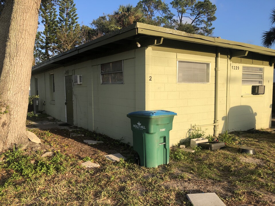 1229 Center Ave, Unit #2 in Holly Hill, FL - Building Photo