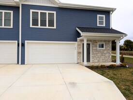 2900 Blue Grass Dr in Stoughton, WI - Building Photo