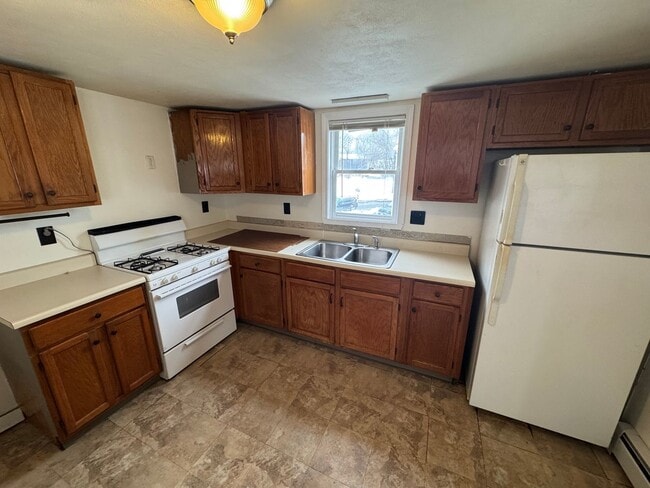 35 Dinley St in Dracut, MA - Building Photo - Building Photo