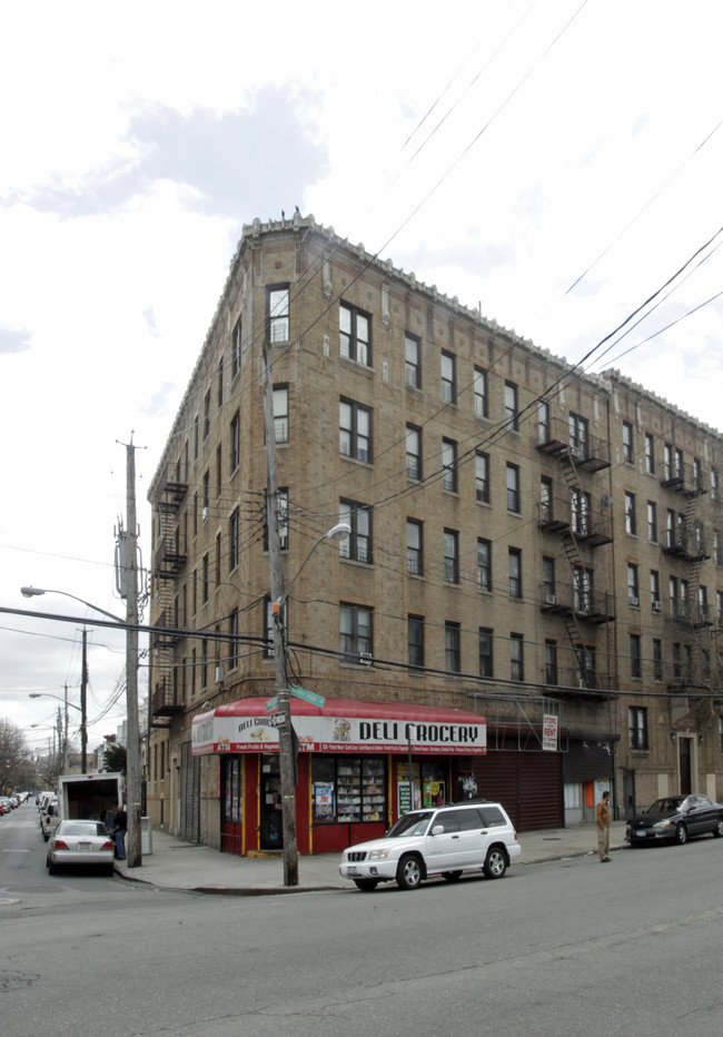 522-526 Morris Park Ave in Bronx, NY - Building Photo - Building Photo