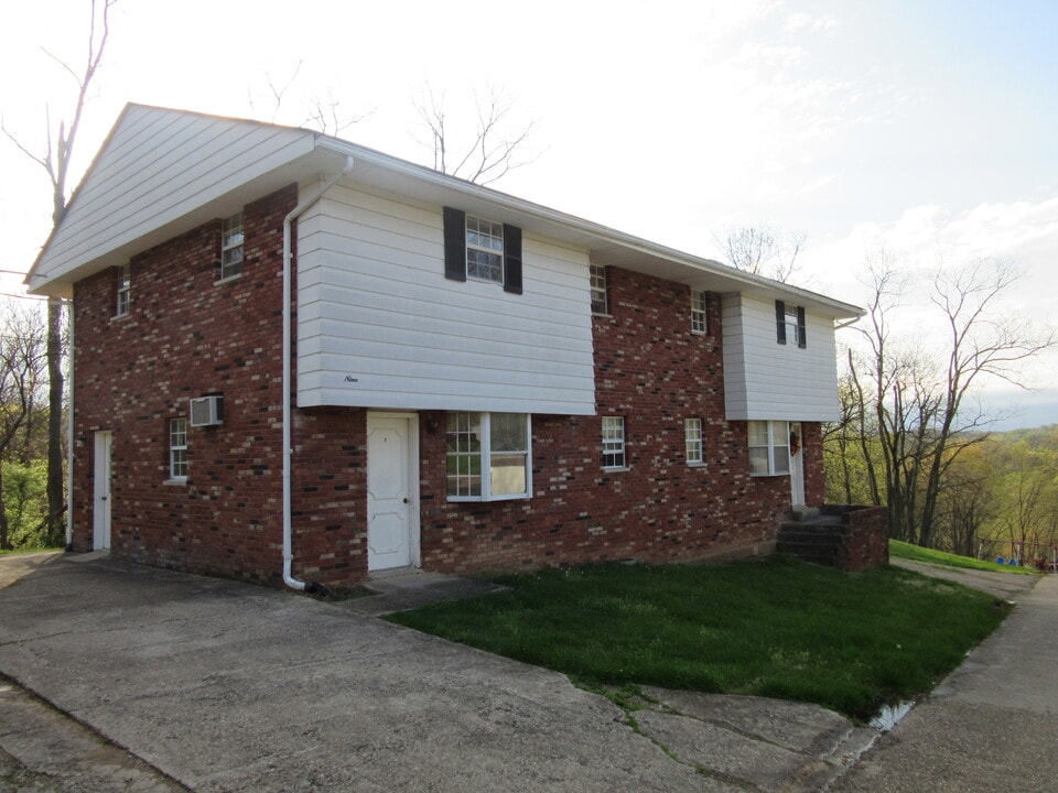 9 Circle Dr in Huntington, WV - Building Photo