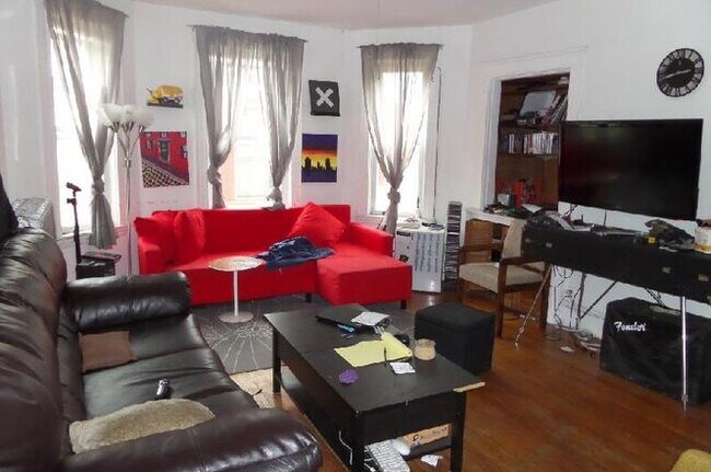 9 Cleveland St, Unit 3