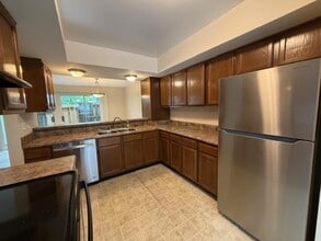 6701 Dickens Ferry Rd in Mobile, AL - Foto de edificio - Building Photo