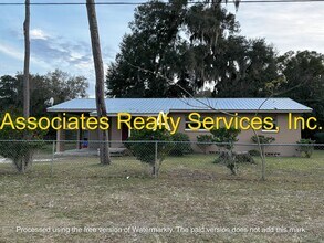 3741 SE 18th Ave in Gainesville, FL - Building Photo - Building Photo