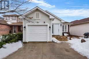 69 Moir Crescent in Barrie, ON - Building Photo