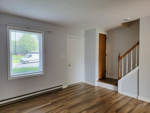 160 Tom Ave in Ephrata, PA - Building Photo - Building Photo