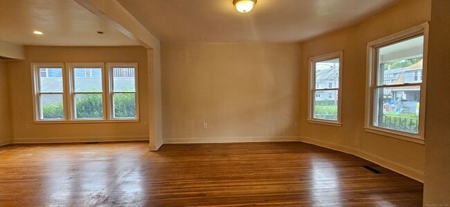 property at 25 Hunting St