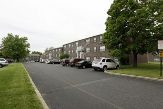 Jamestown Village Apartments in Reading, PA - Building Photo - Building Photo