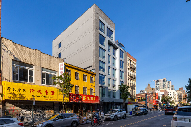 282 Grand St in New York, NY - Building Photo - Primary Photo