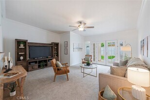 3203 Faust Ave, Unit 301 in Long Beach, CA - Building Photo