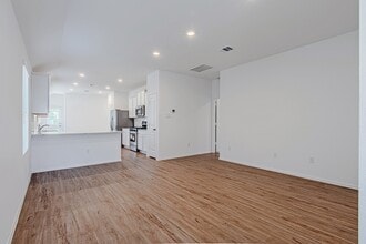 6318 Astoria Pk Ln in Houston, TX - Foto de edificio - Building Photo