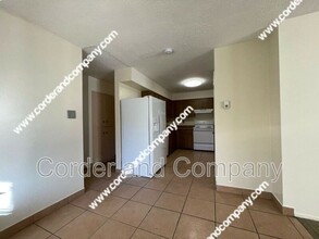 3229 Corona Dr NW in Albuquerque, NM - Foto de edificio - Building Photo
