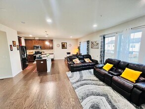 51 Aspen Way in Hopkinton, MA - Building Photo - Building Photo