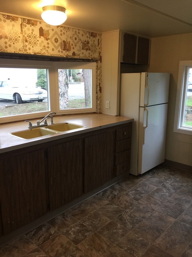 property at 1077 W Axton Rd