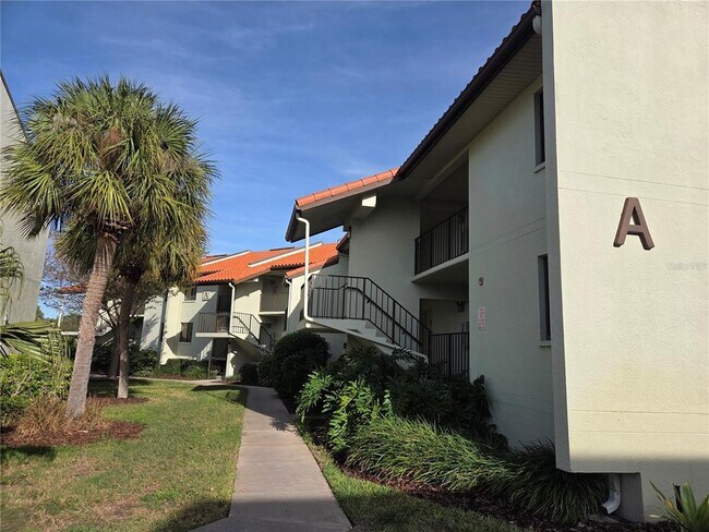 1515 Pinellas Bayway S in St. Petersburg, FL - Foto de edificio - Building Photo