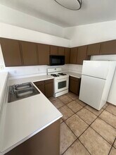 4659 Krissylouise Way in Las Vegas, NV - Foto de edificio - Building Photo