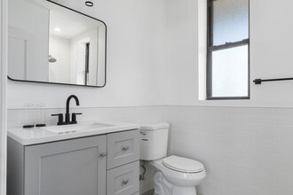 3025 W Irving Park Rd in Chicago, IL - Foto de edificio - Building Photo