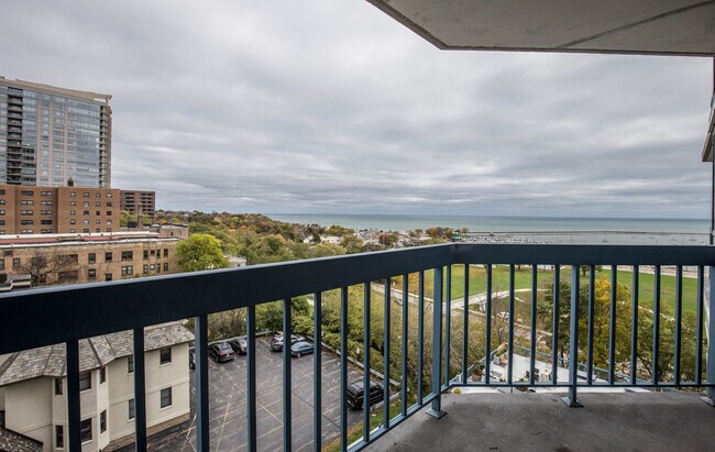 1660 N Prospect Ave, Unit 7 in Milwaukee, WI - Foto de edificio - Building Photo