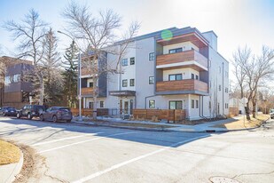 301 14 Av NE in Calgary, AB - Building Photo