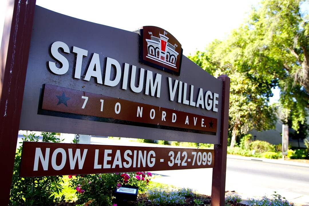 Stadium Village Apartments in Chico, CA - Foto de edificio