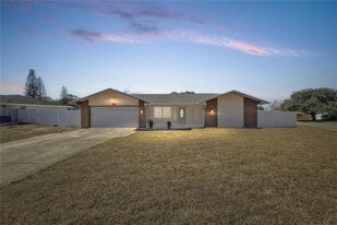 7012 Pin Cherry Ln in Port Richey, FL - Building Photo