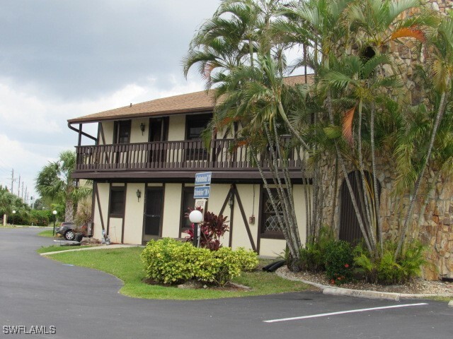 10022 Oxfordshire Ln SW in Ft. Myers, FL - Foto de edificio - Building Photo