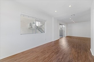 5703 Hazeltine Ave in Los Angeles, CA - Building Photo - Building Photo