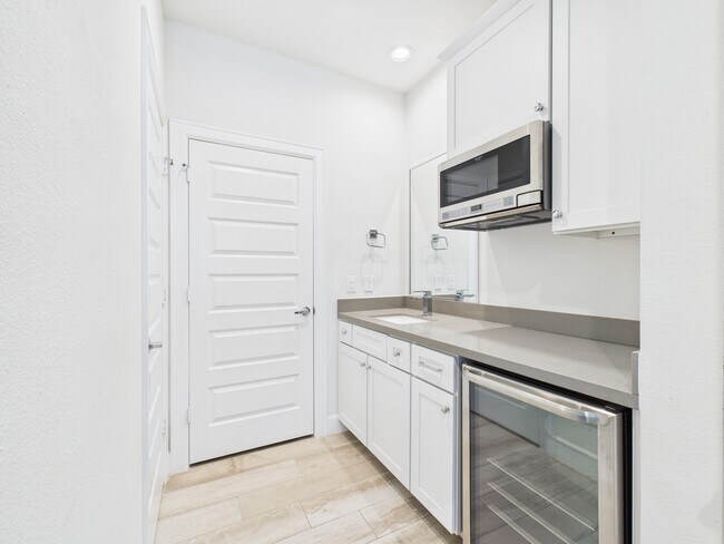 property at 2761 Clinton Dr