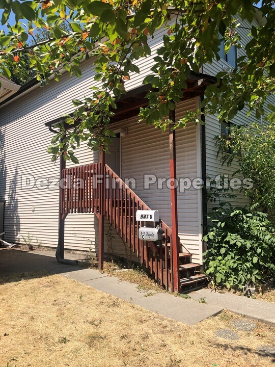 947 E Augusta Ave in Spokane, WA - Building Photo
